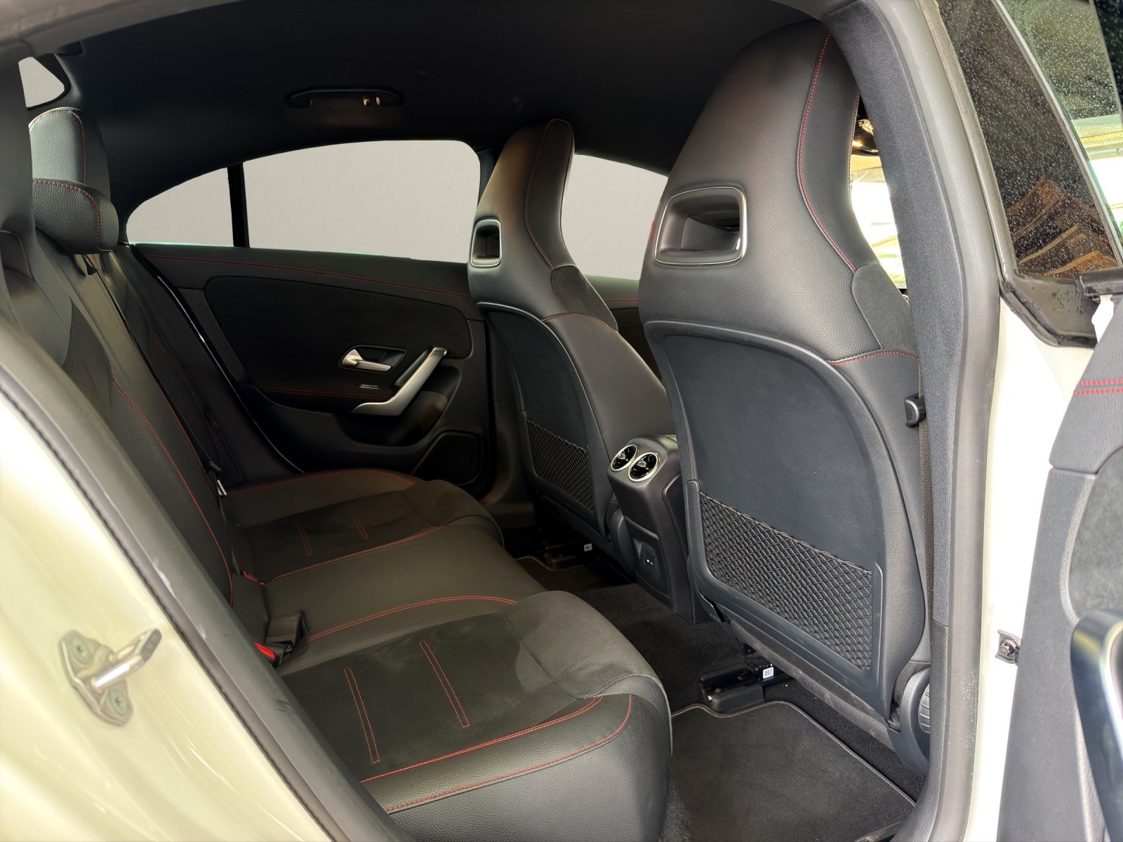 MERCEDES-BENZ CLA 200 AMG Line 7G-DCT-image-12