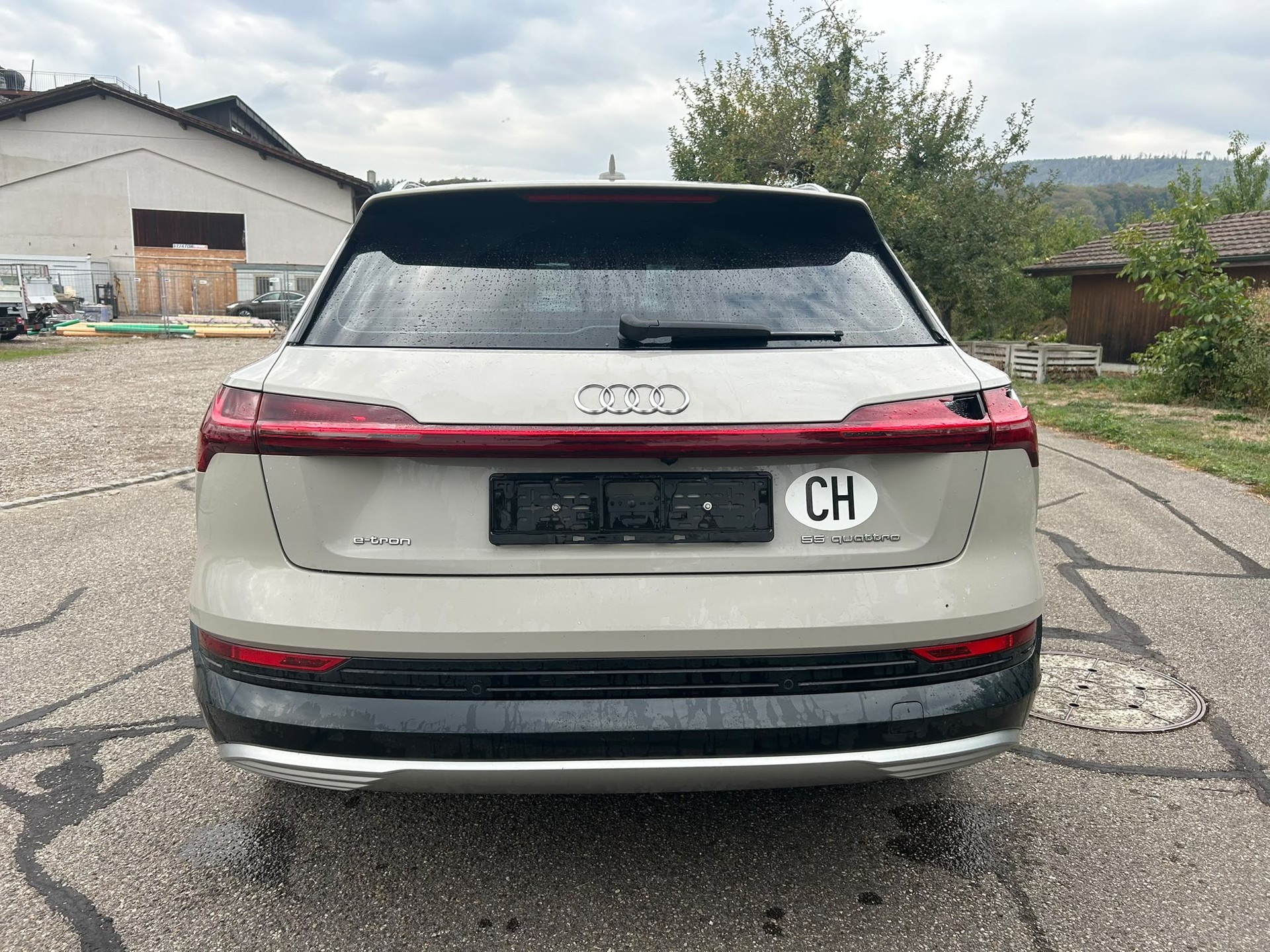 AUDI e-tron 55 quattro-image-3