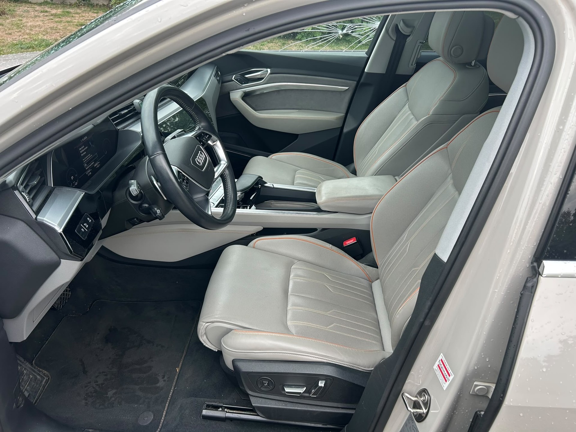 AUDI e-tron 55 quattro-image-9