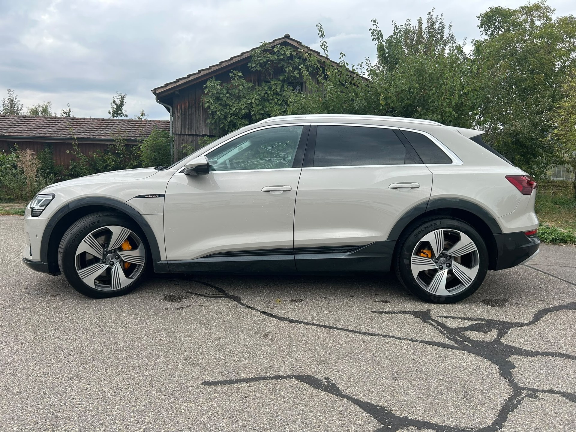 AUDI e-tron 55 quattro-image-1