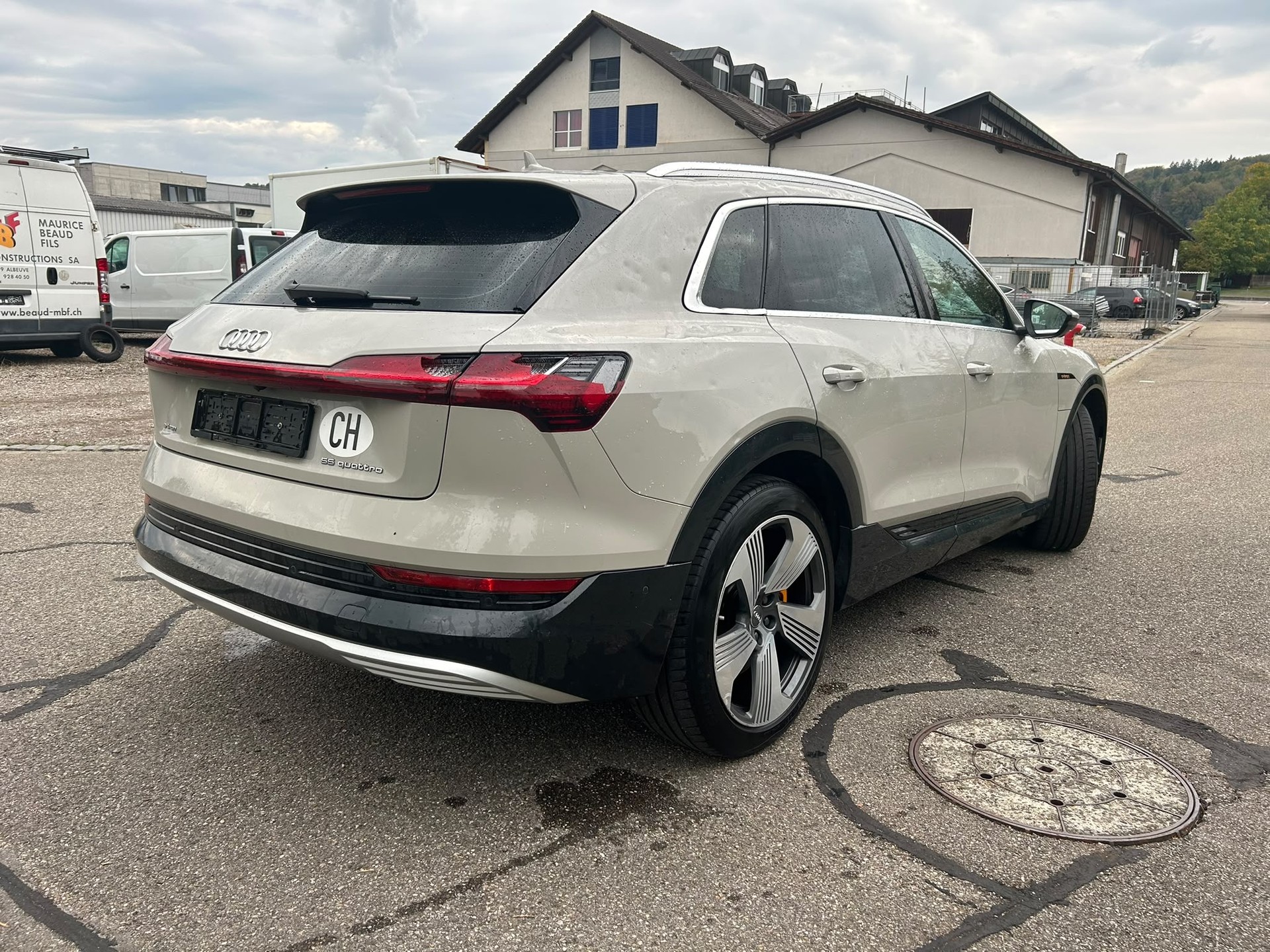 AUDI e-tron 55 quattro-image-4