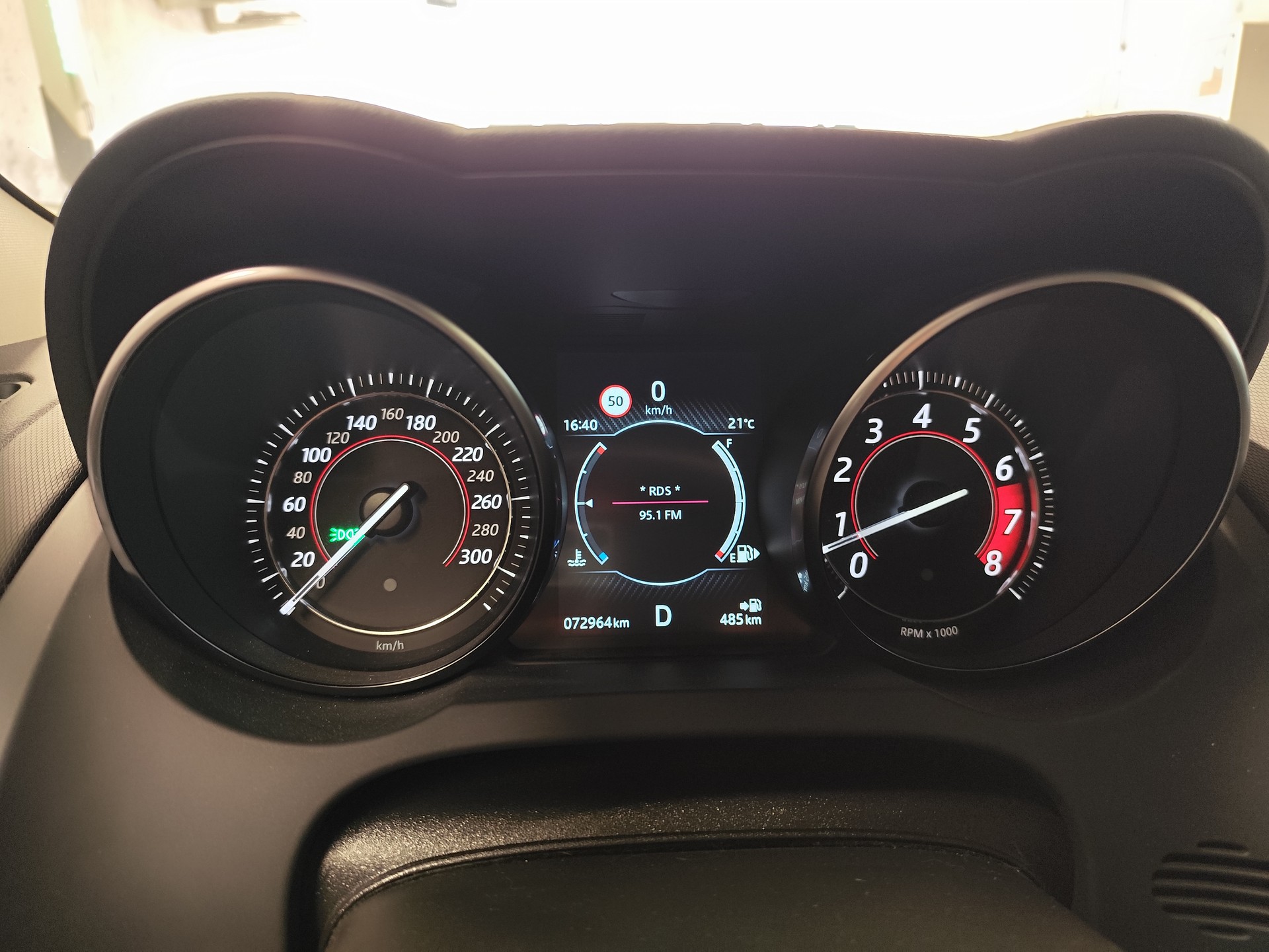 JAGUAR 2.0 R-Dynamic-image-5