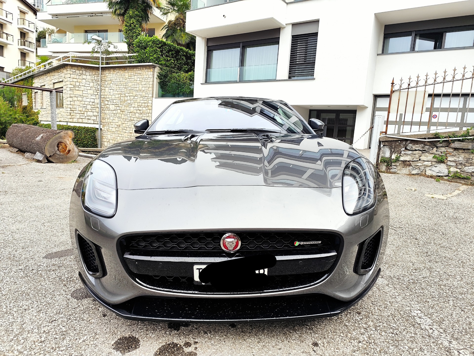 JAGUAR 2.0 R-Dynamic-image-2