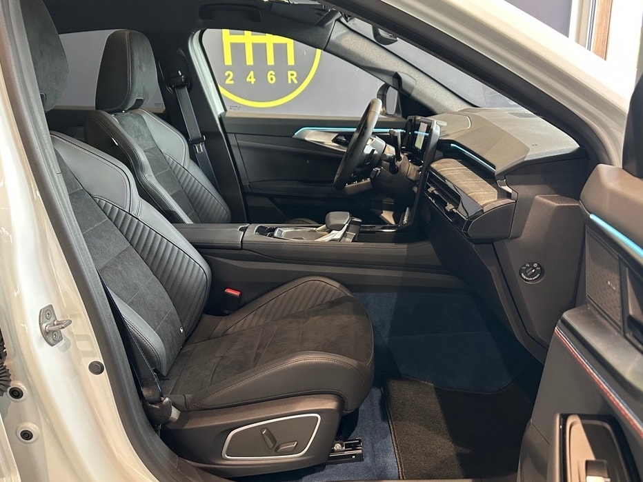 RENAULT Rafale 1.2 E-Tech Plug-in Hybrid 300 4x4 Atelier Alpine-image-14