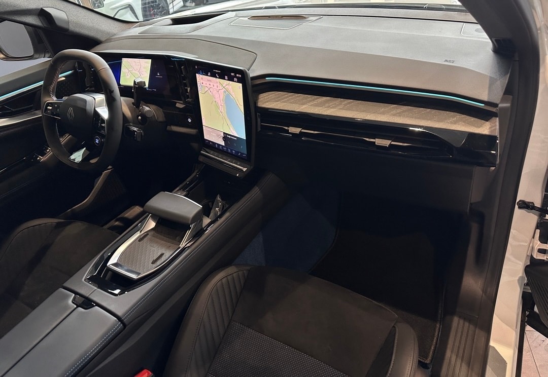 RENAULT Rafale 1.2 E-Tech Plug-in Hybrid 300 4x4 Atelier Alpine-image-15