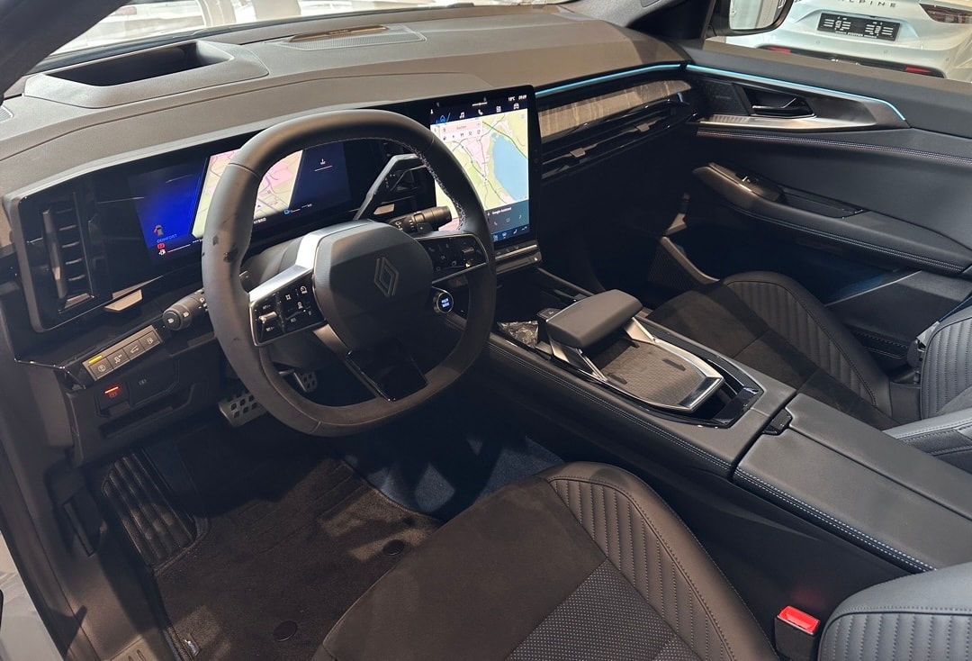 RENAULT Rafale 1.2 E-Tech Plug-in Hybrid 300 4x4 Atelier Alpine-image-13