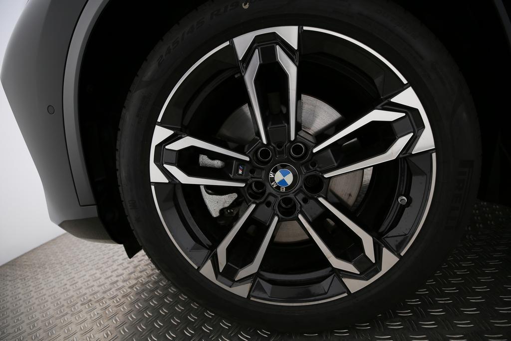 BMW X1 23i xDrive paddles-image-16