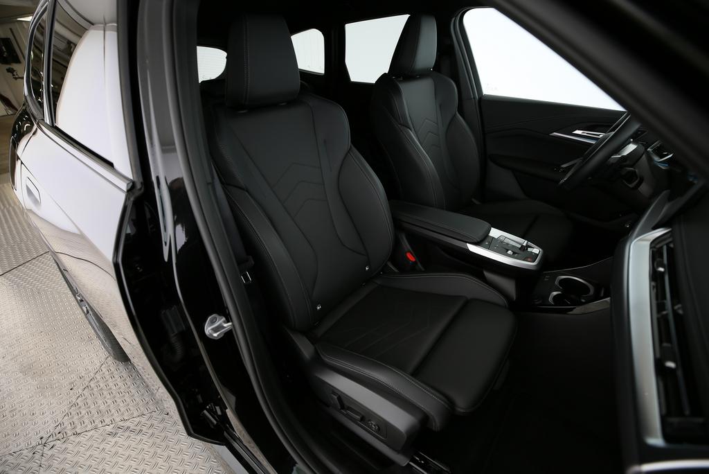 BMW X1 23i xDrive paddles-image-11