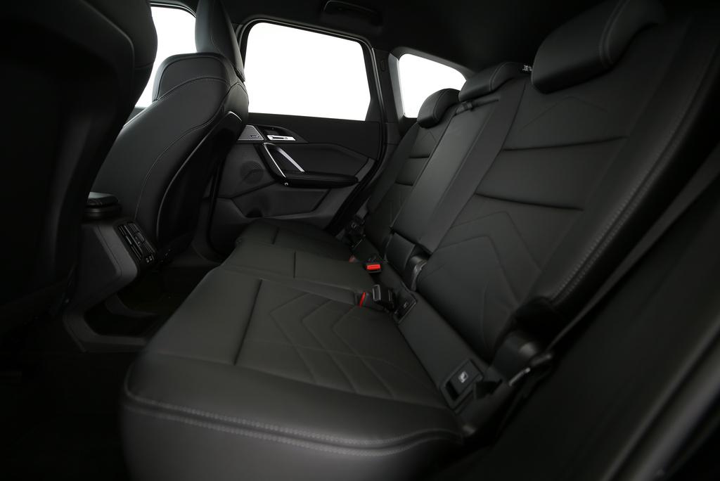 BMW X1 23i xDrive paddles-image-12