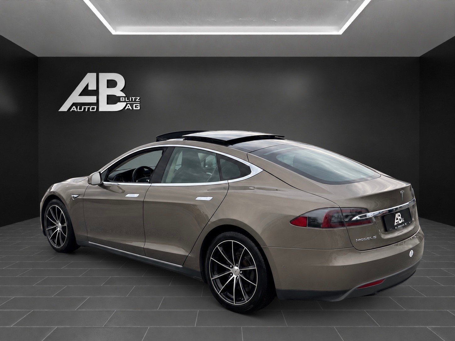 TESLA Model S 85 D 4x4 mit 525 PS-image-2