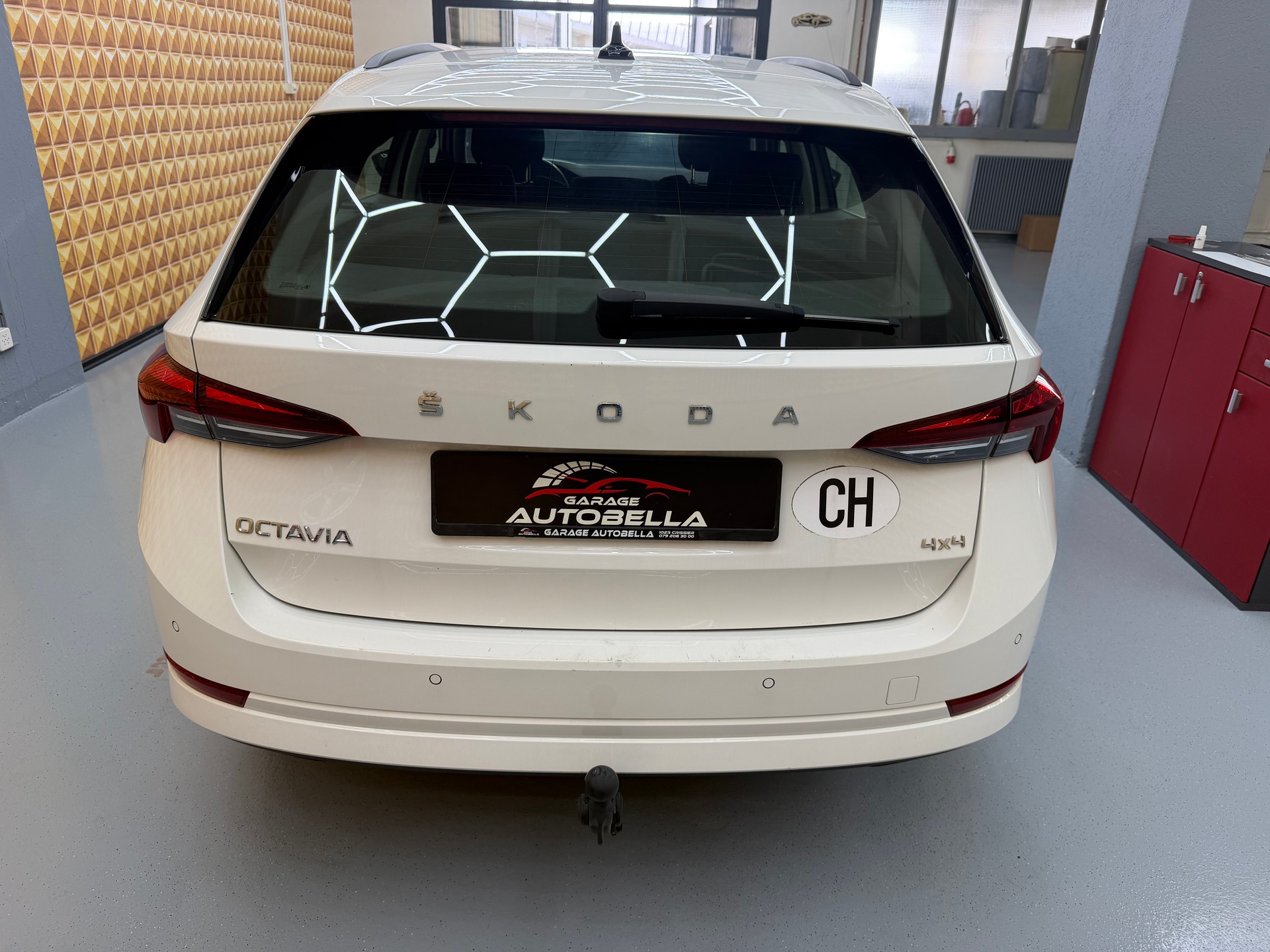 SKODA Octavia Combi 2.0 TDI DSG Ambition 4x4-image-5