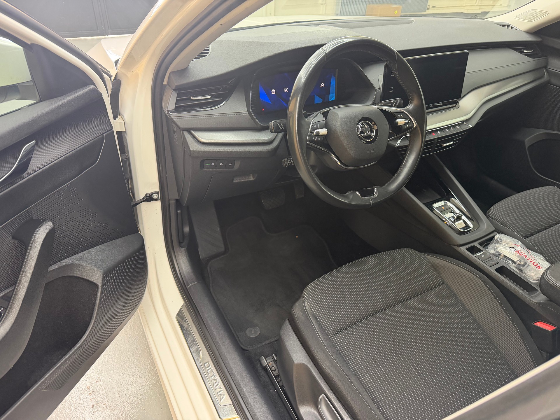 SKODA Octavia Combi 2.0 TDI DSG Ambition 4x4-image-6