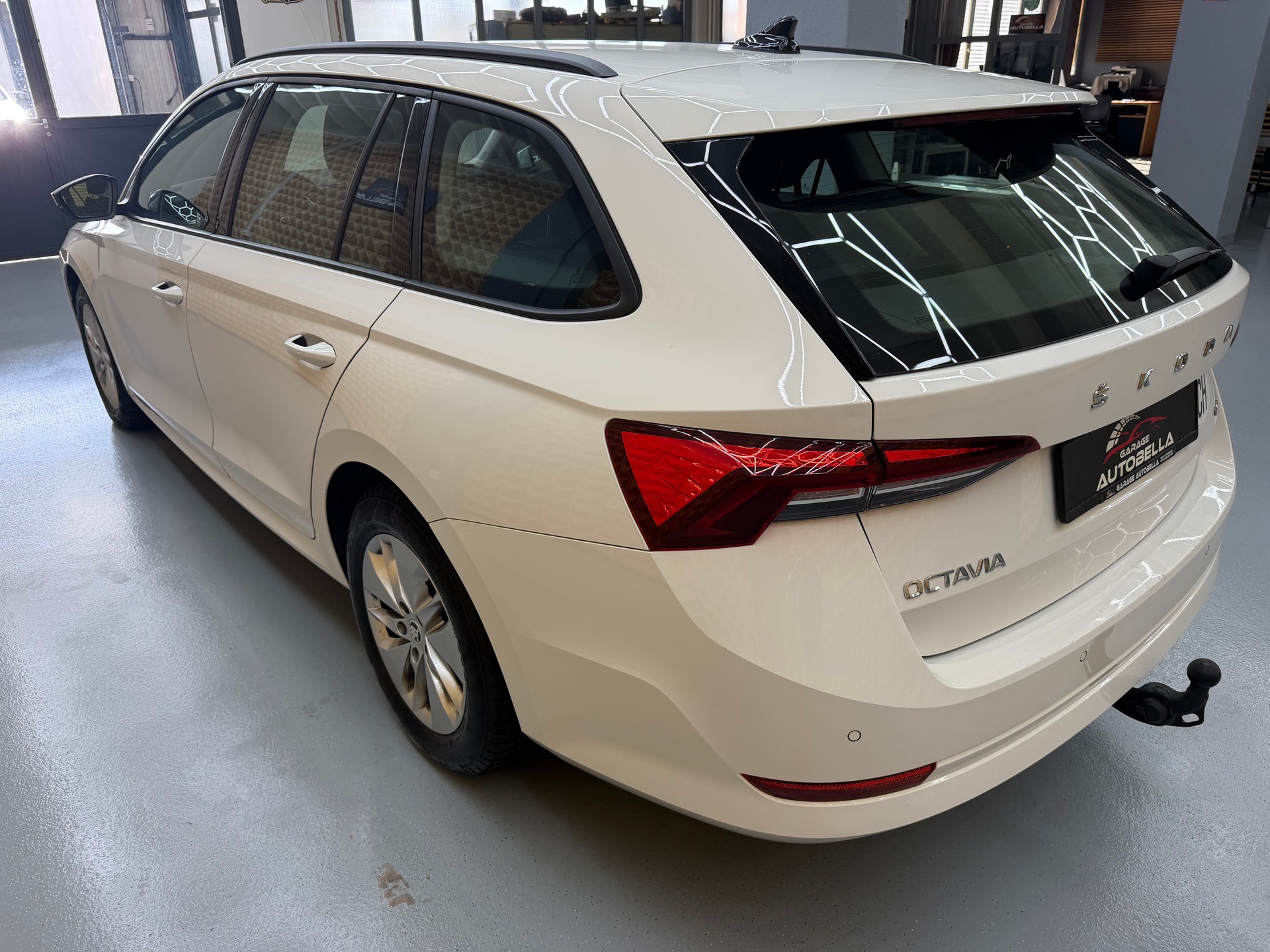SKODA Octavia Combi 2.0 TDI DSG Ambition 4x4-image-4