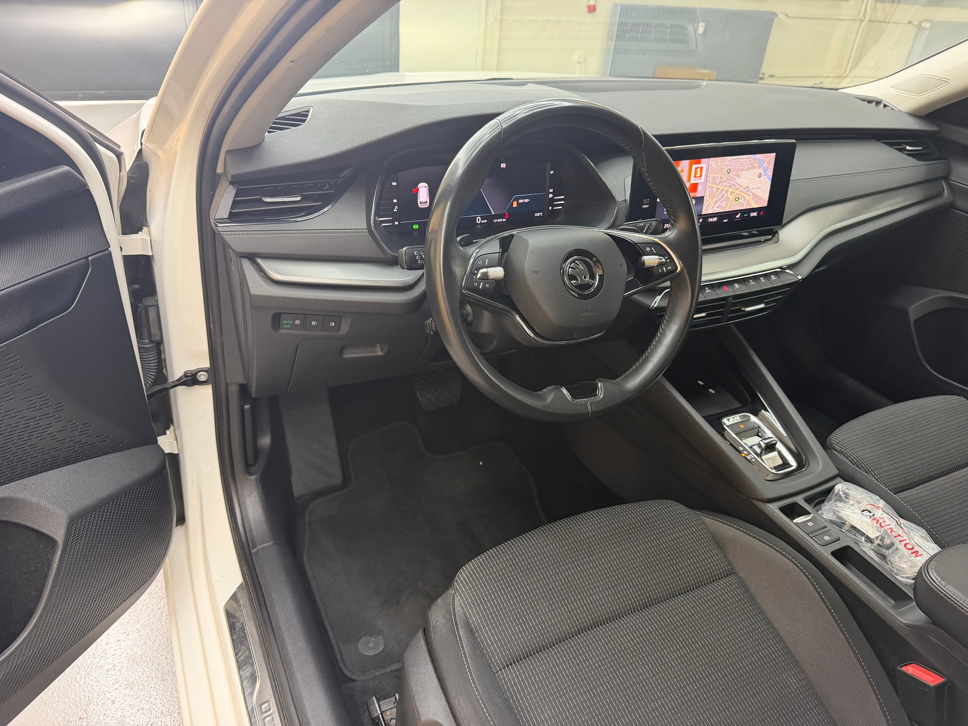 SKODA Octavia Combi 2.0 TDI DSG Ambition 4x4-image-8