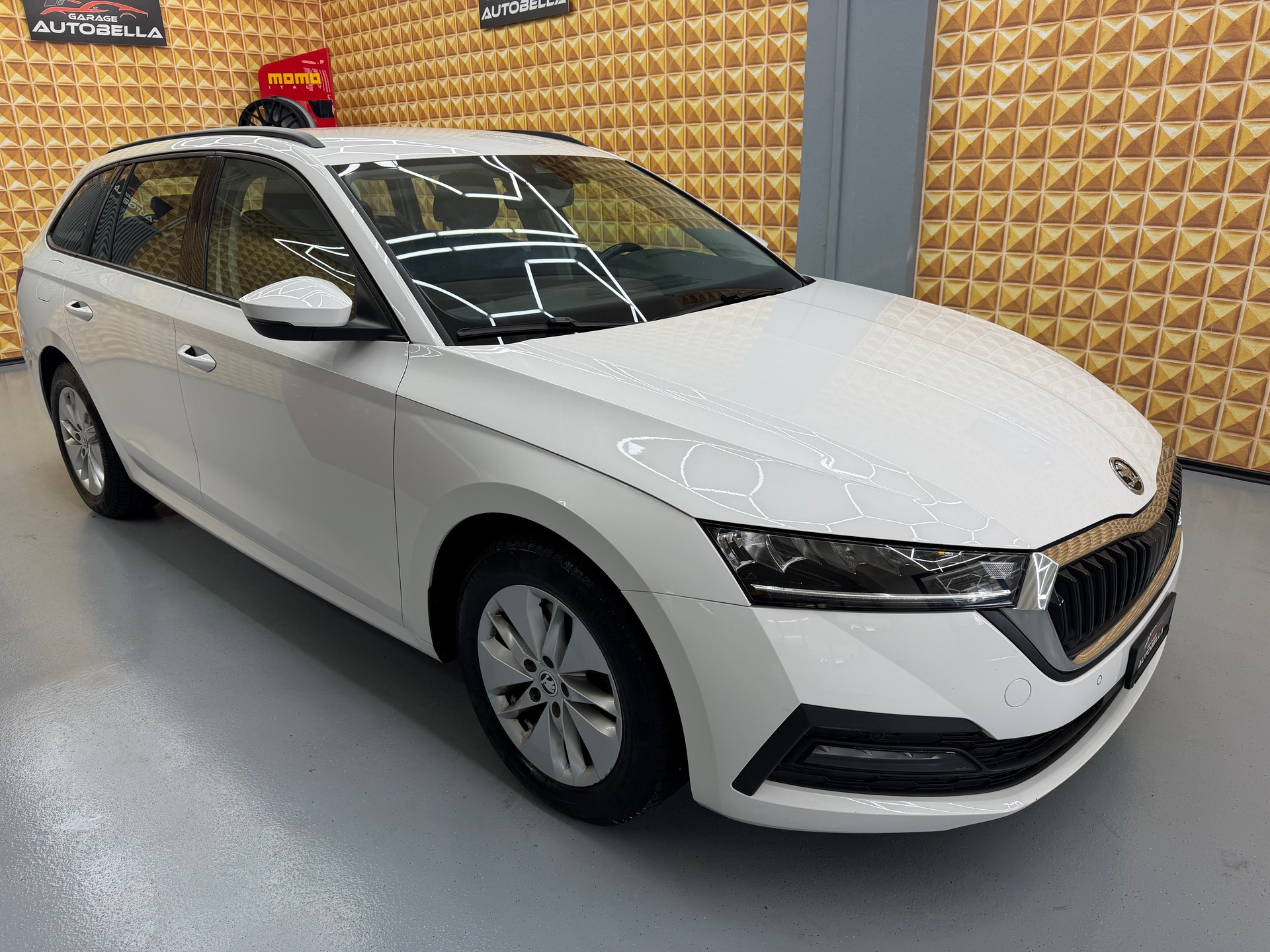 SKODA Octavia Combi 2.0 TDI DSG Ambition 4x4-image-2