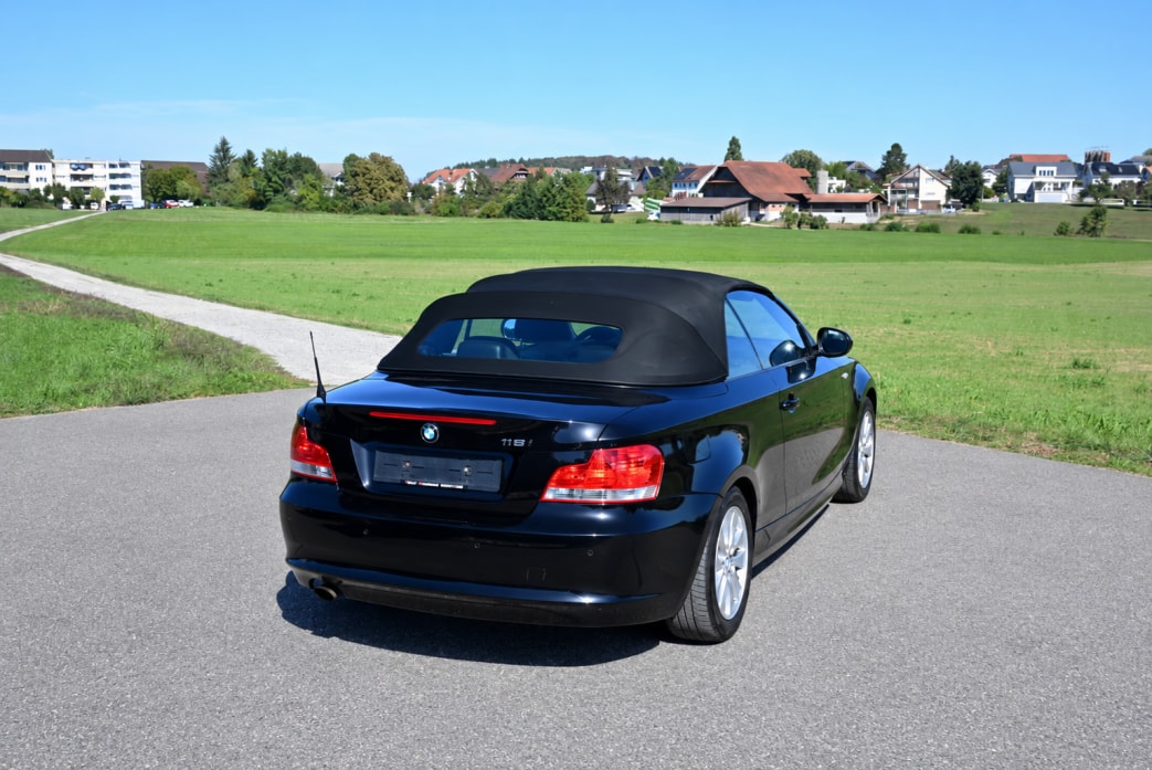 BMW 118i Cabrio-image-2