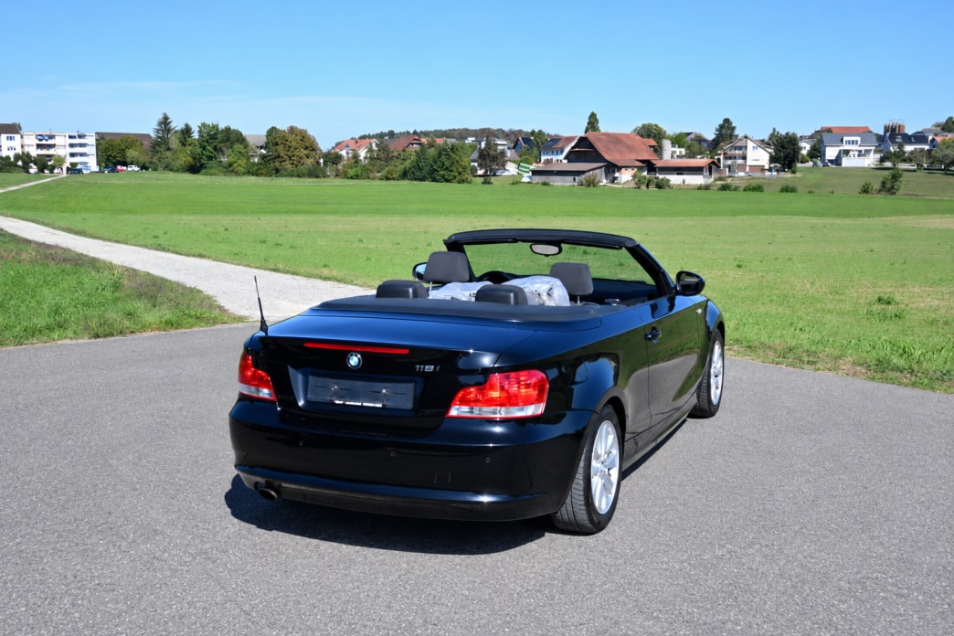 BMW 118i Cabrio-image-6