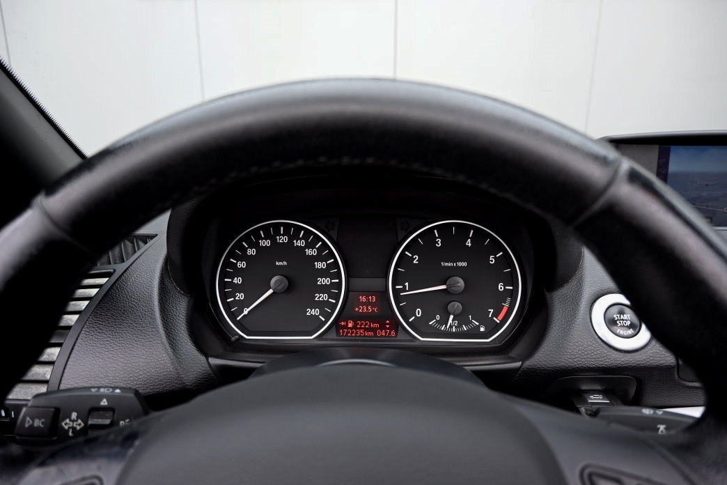 BMW 118i Cabrio-image-13
