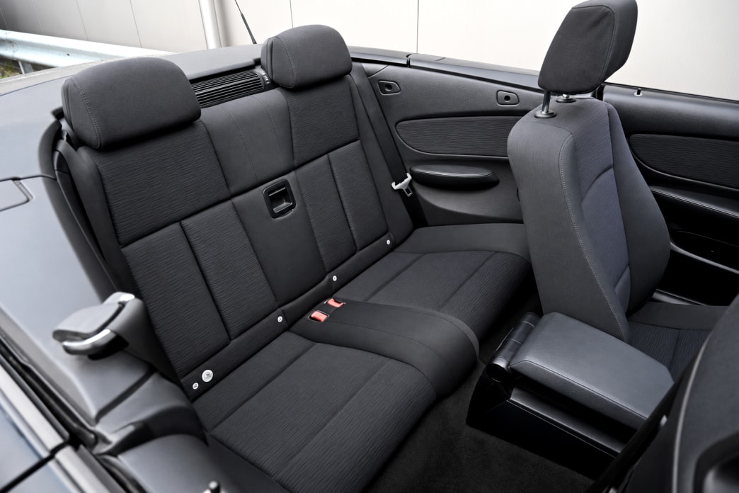 BMW 118i Cabrio-image-9