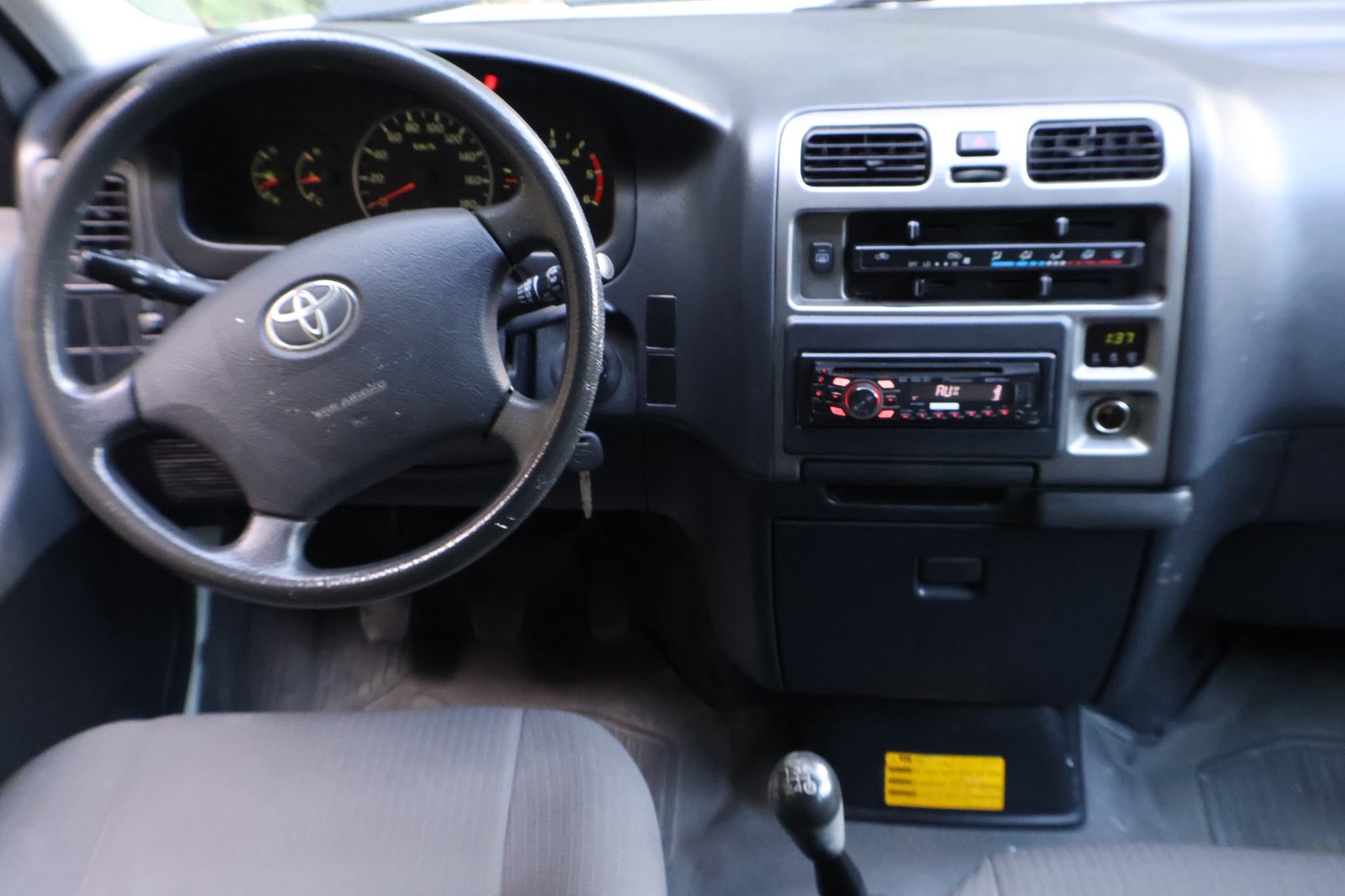 TOYOTA Hiace D-4D Van 4WD SWB-image-8
