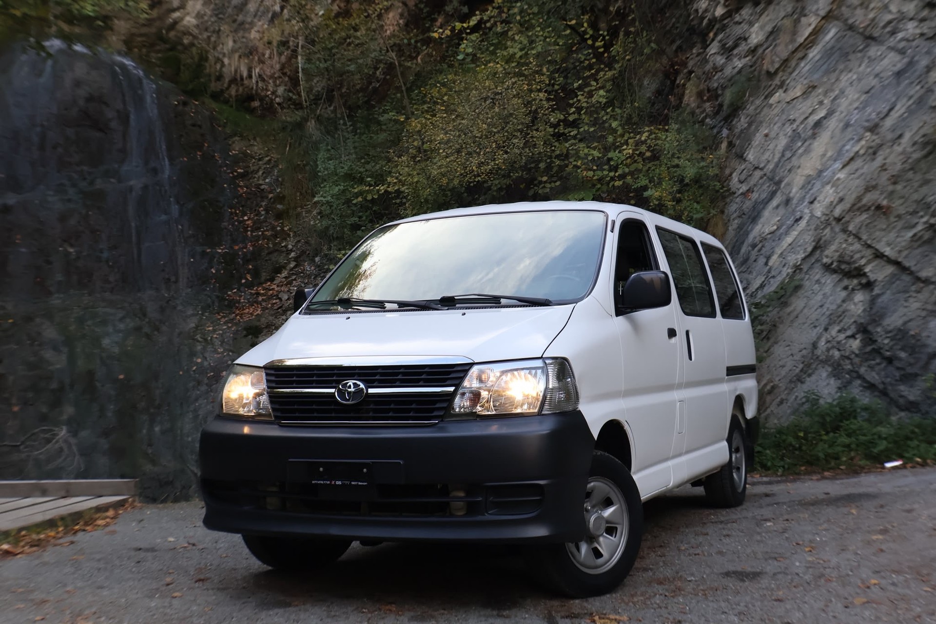 TOYOTA Hiace D-4D Van 4WD SWB-image-1