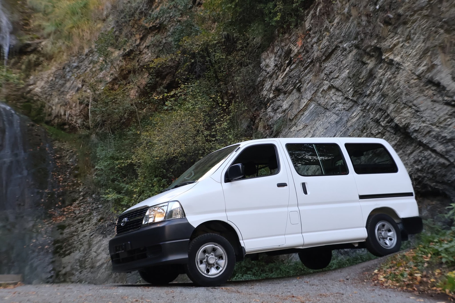 TOYOTA Hiace D-4D Van 4WD SWB-image-0