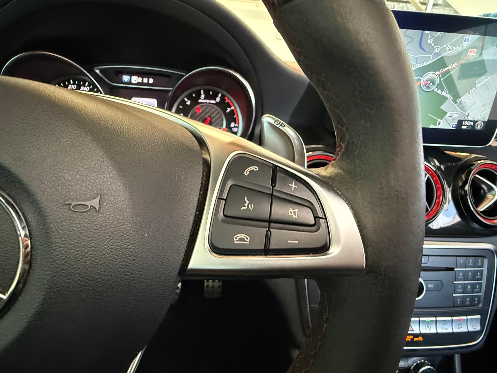 MERCEDES-BENZ GLA 45 AMG 4Matic 7G-DCT-image-17