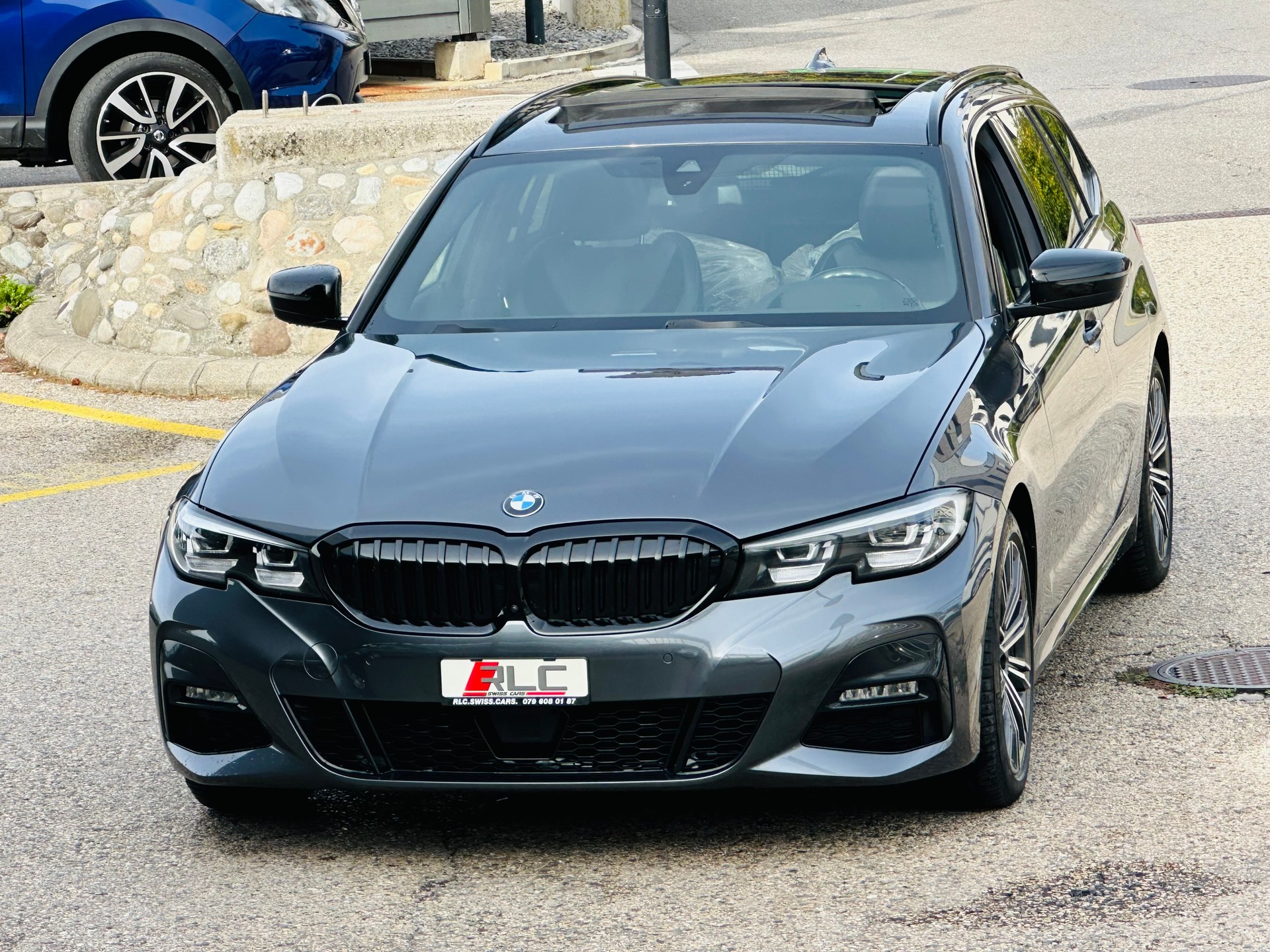 BMW 320d xDrive 48V Touring M Sport Steptronic-image-4