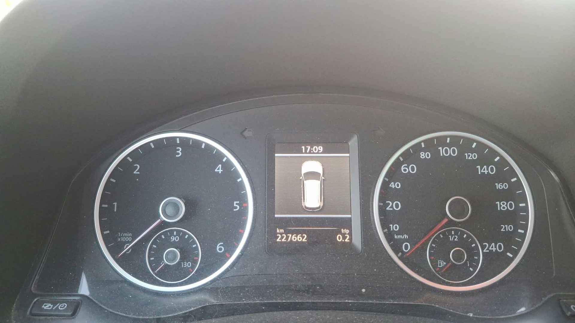 VW Tiguan 2.0 TDI BlueMotion Track&Field 4Motion-image-5