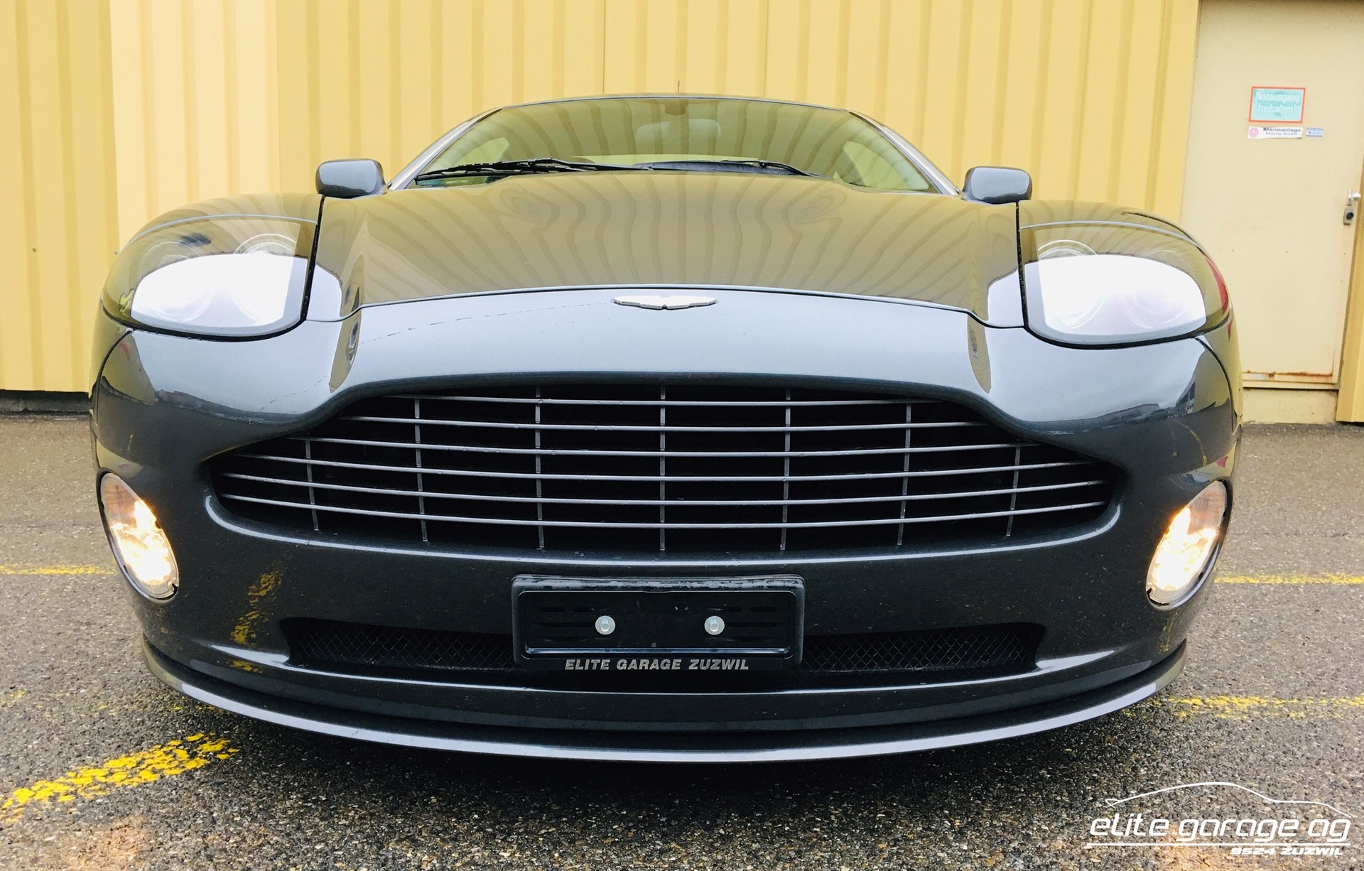 ASTON MARTIN Vanquish V12 S 5.9-48-image-1