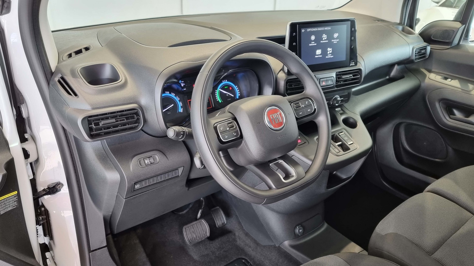 FIAT Doblo Elektro Kaw. L1 50 kWh SX Plus-image-14