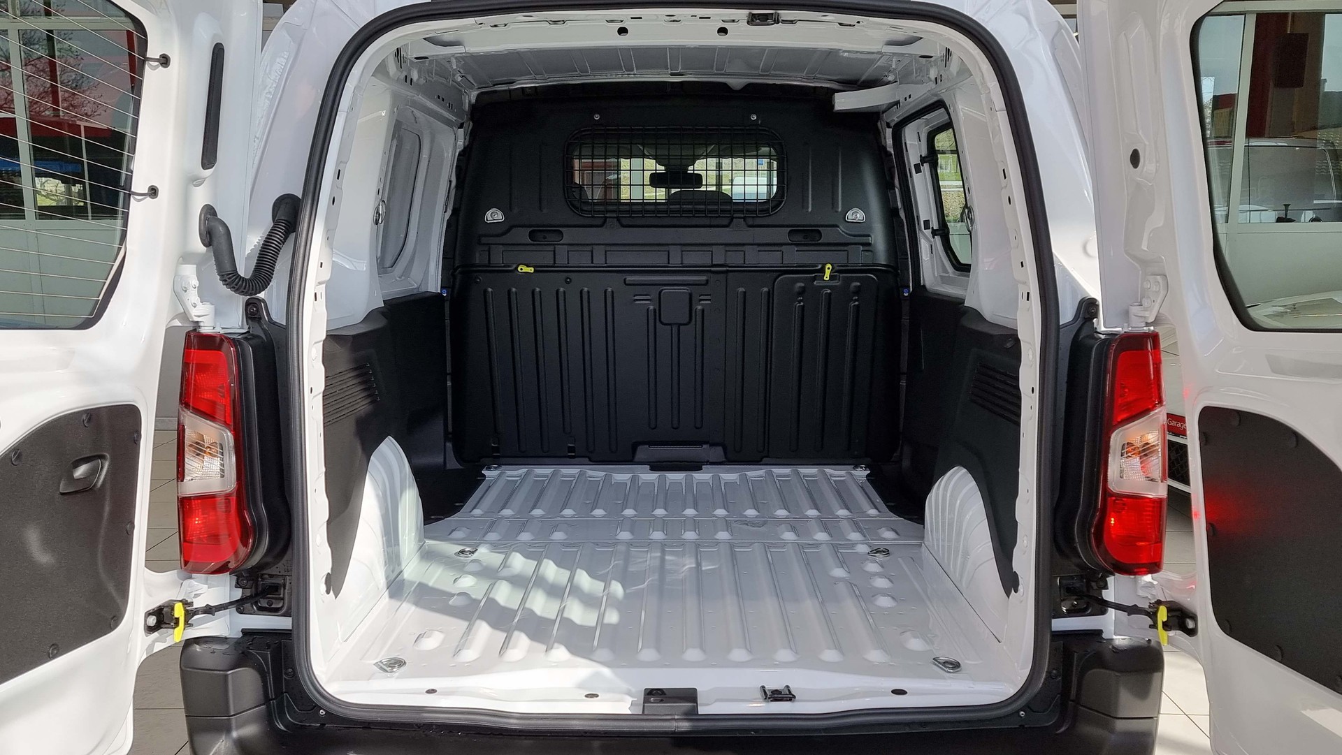 FIAT Doblo Elektro Kaw. L1 50 kWh SX Plus-image-4