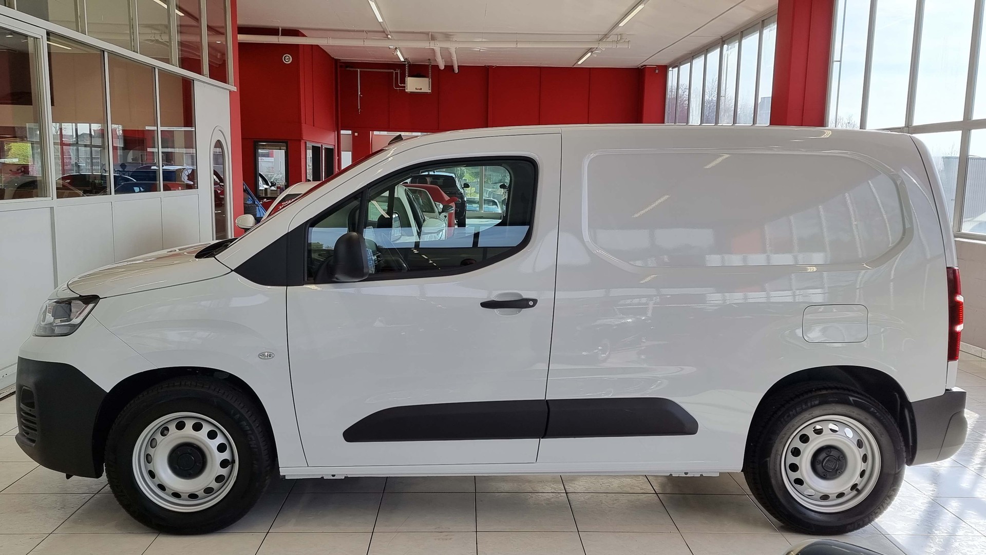 FIAT Doblo Elektro Kaw. L1 50 kWh SX Plus-showroom-element-2