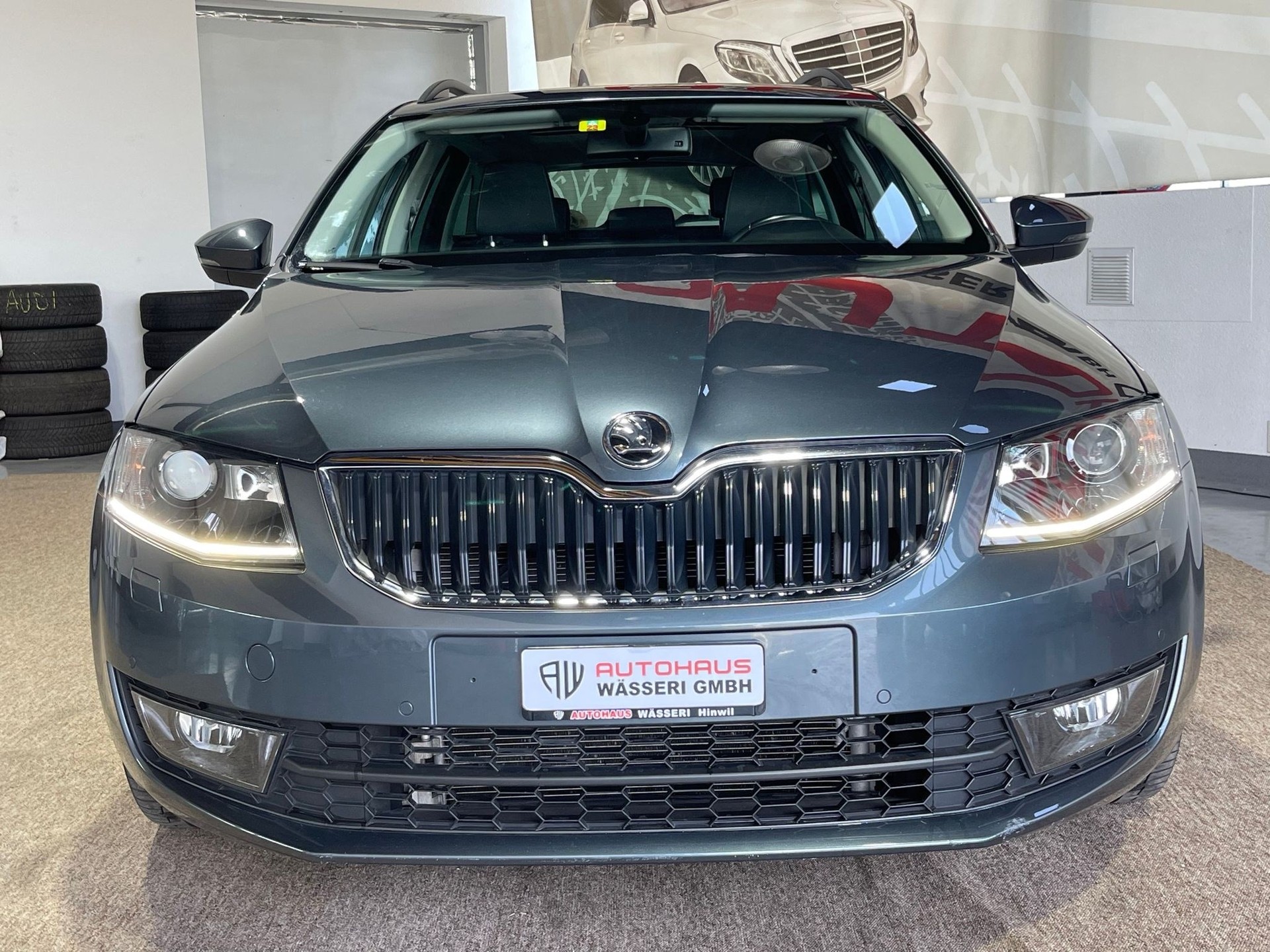 SKODA Octavia Combi 2.0 TDI Swiss Joy 4x4 DSG-image-1