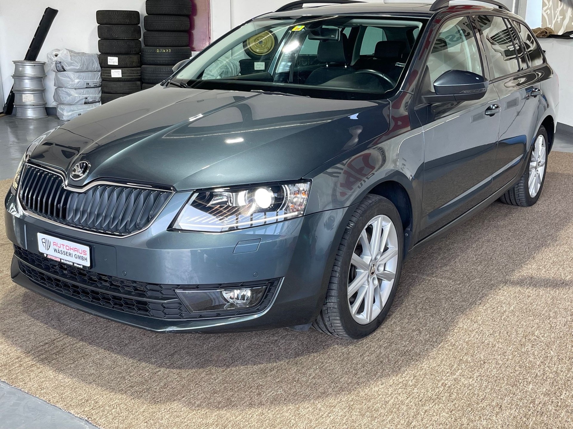 SKODA Octavia Combi 2.0 TDI Swiss Joy 4x4 DSG-image-2