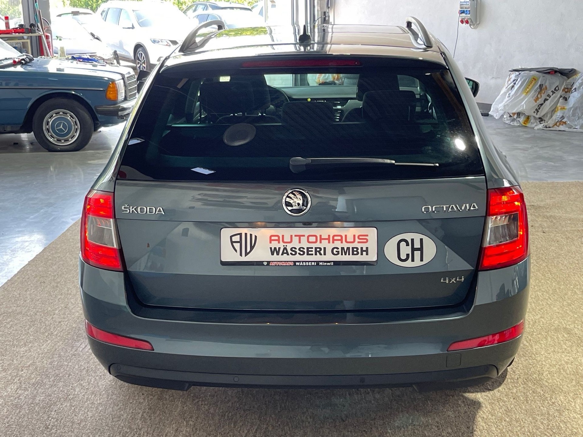 SKODA Octavia Combi 2.0 TDI Swiss Joy 4x4 DSG-image-5