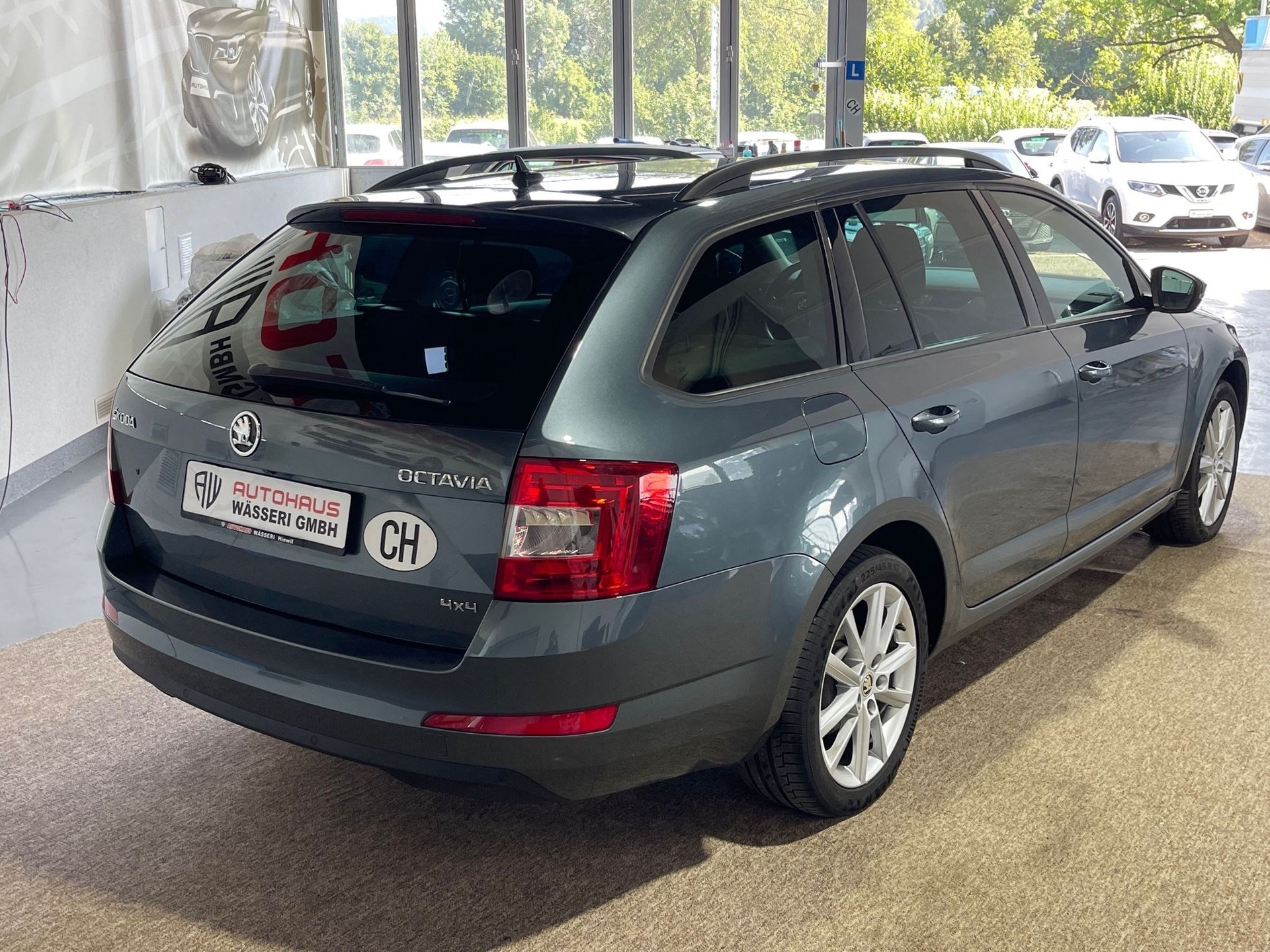 SKODA Octavia Combi 2.0 TDI Swiss Joy 4x4 DSG-image-6