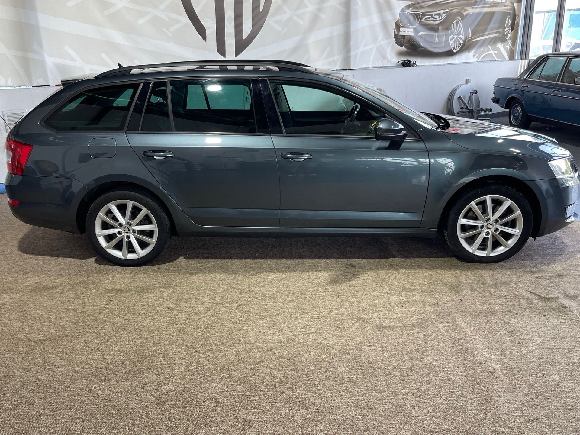 SKODA Octavia Combi 2.0 TDI Swiss Joy 4x4 DSG-image-7