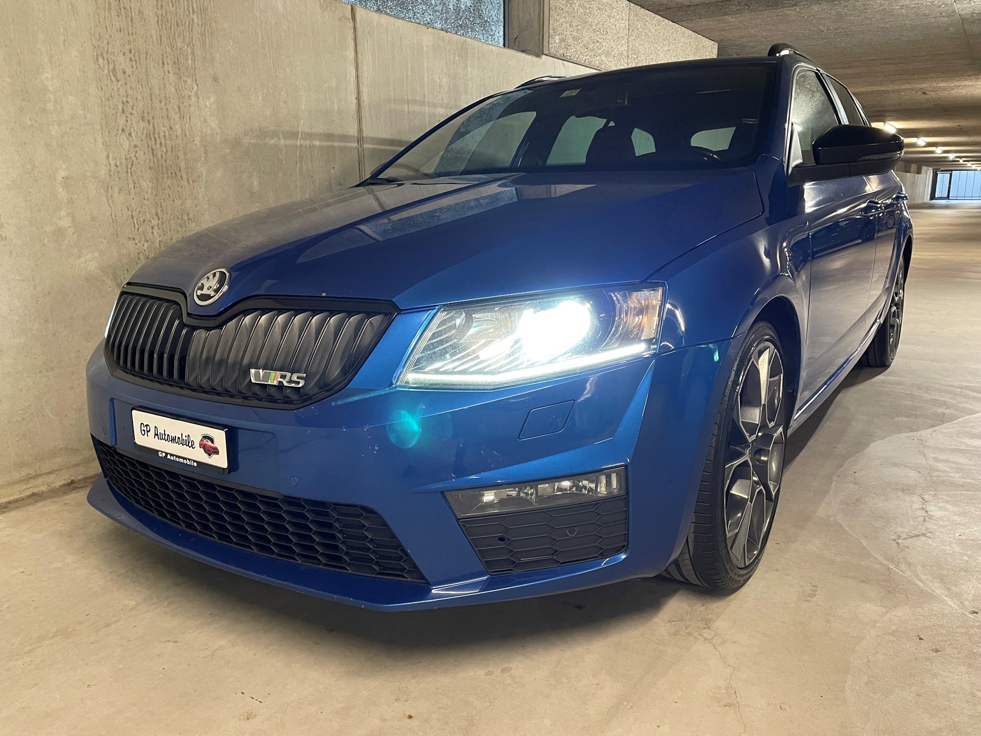SKODA Octavia Combi 2.0 TDI RS DSG-image-10