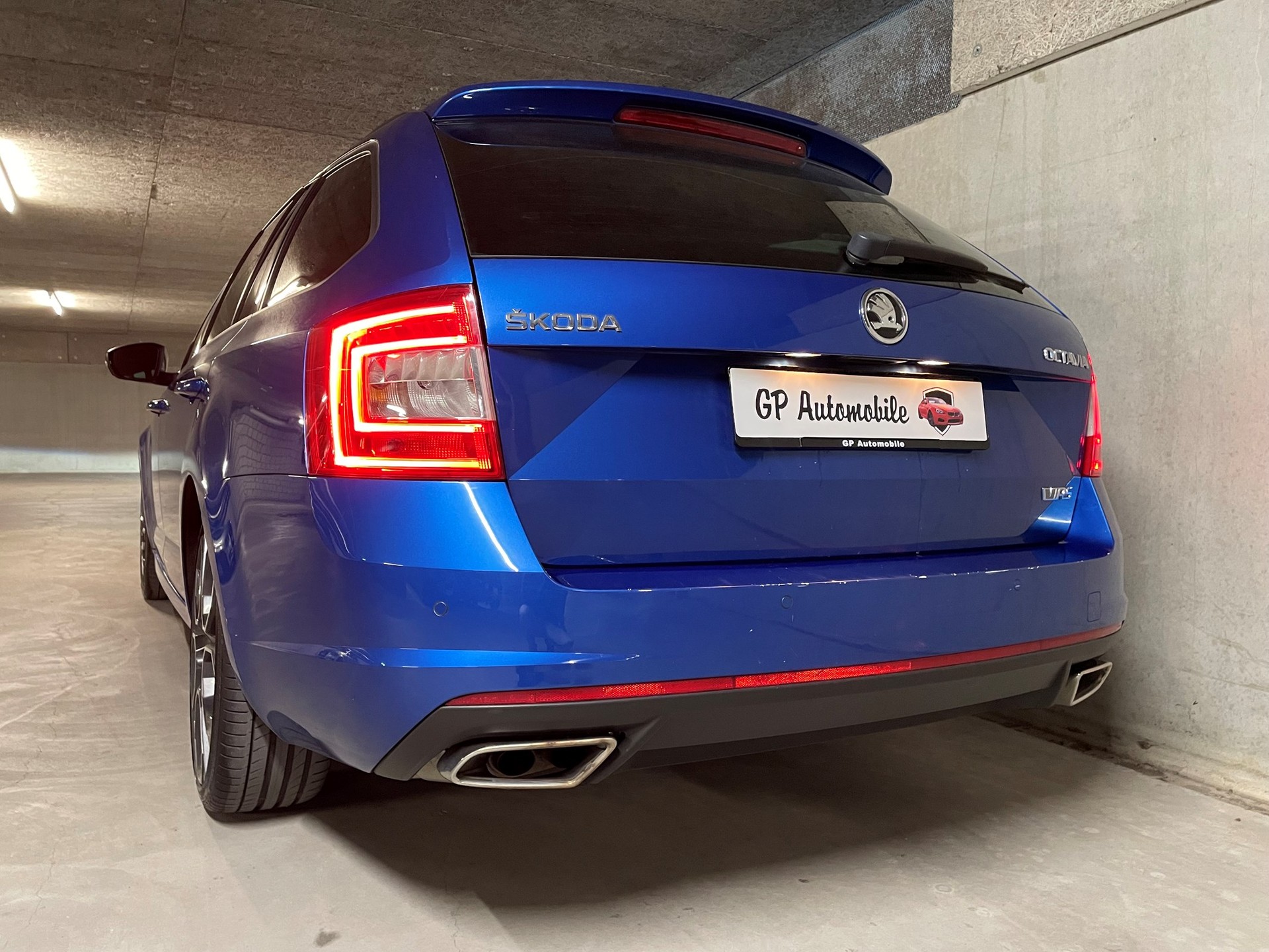 SKODA Octavia Combi 2.0 TDI RS DSG-image-11
