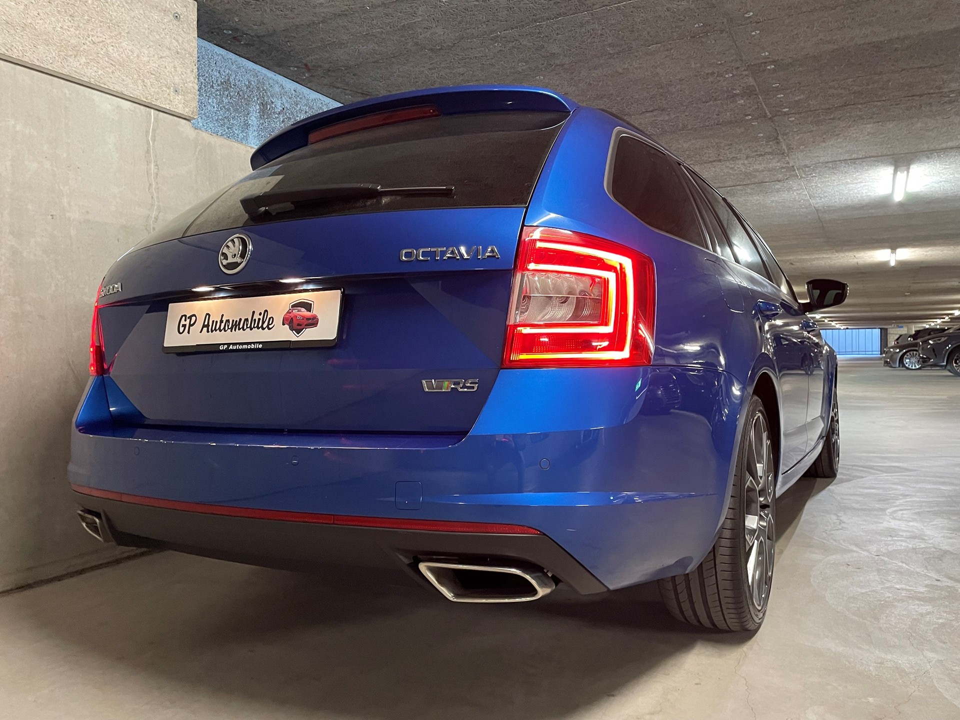 SKODA Octavia Combi 2.0 TDI RS DSG-image-12