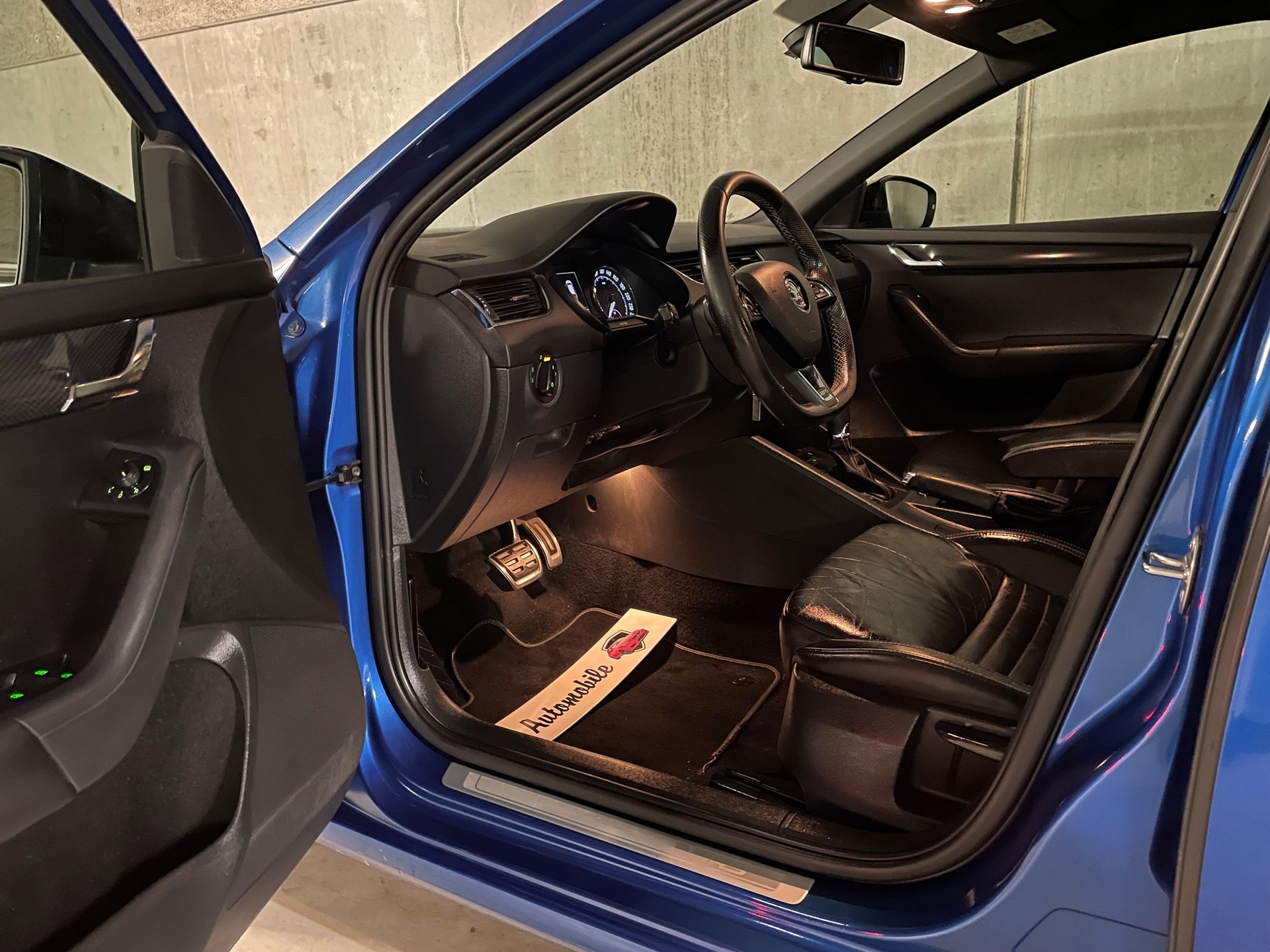 SKODA Octavia Combi 2.0 TDI RS DSG-image-19