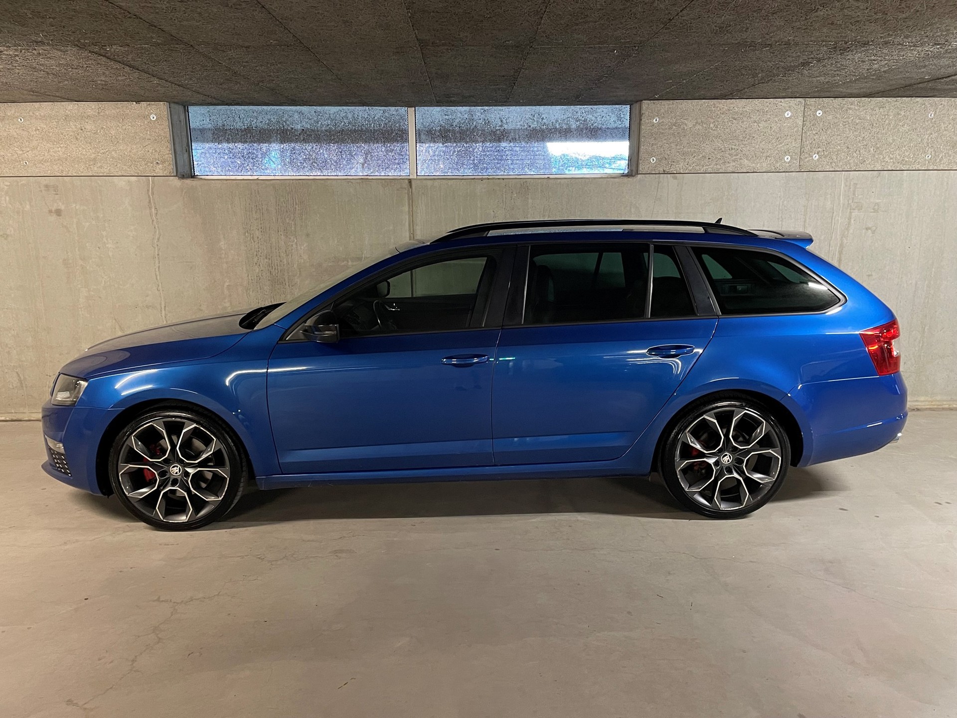 SKODA Octavia Combi 2.0 TDI RS DSG-image-1