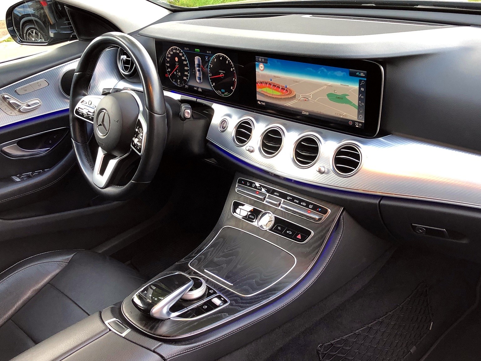 MERCEDES-BENZ E 200 Avantgarde 4Matic 9G-Tronic-image-4