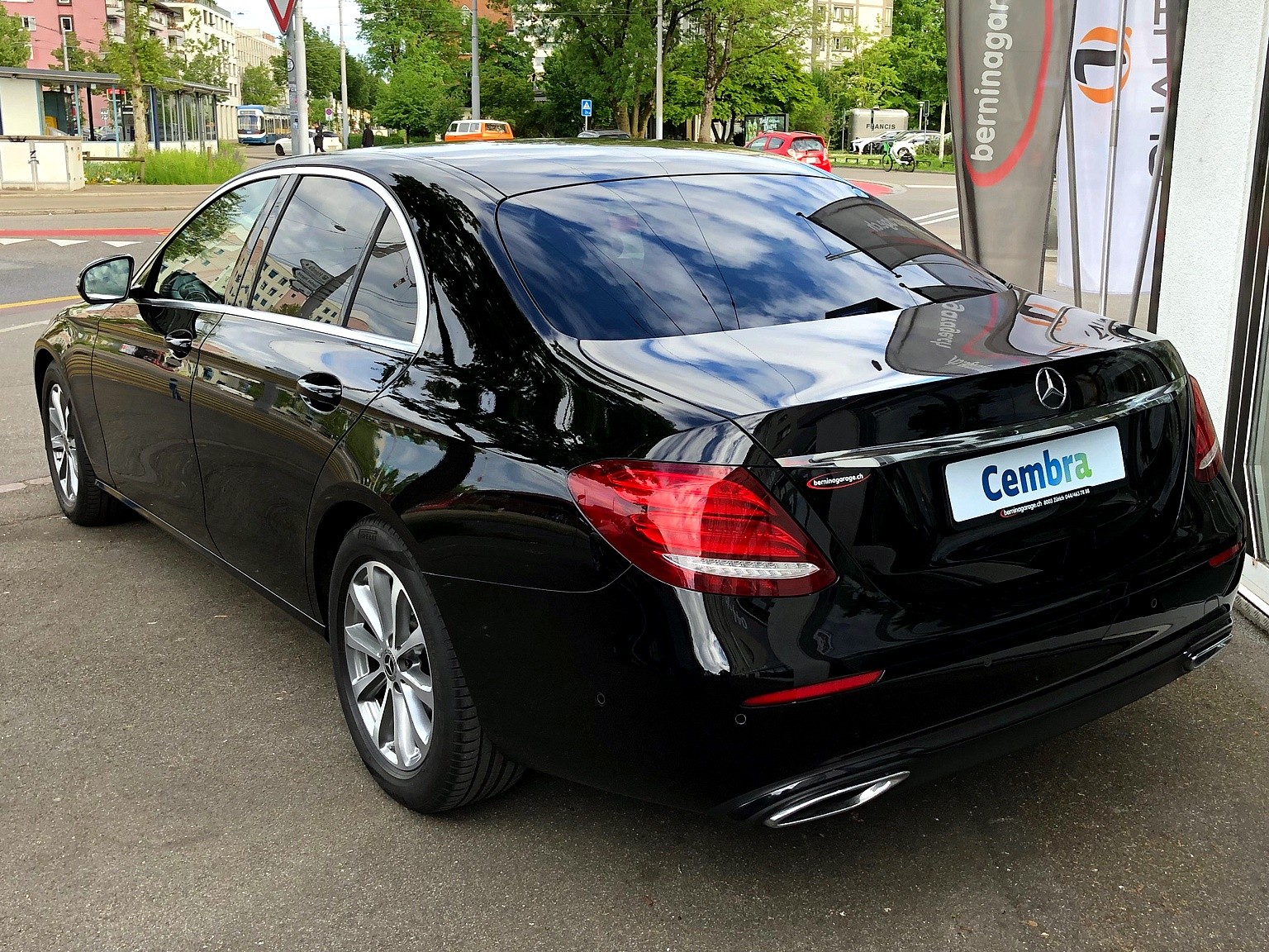 MERCEDES-BENZ E 200 Avantgarde 4Matic 9G-Tronic-image-3