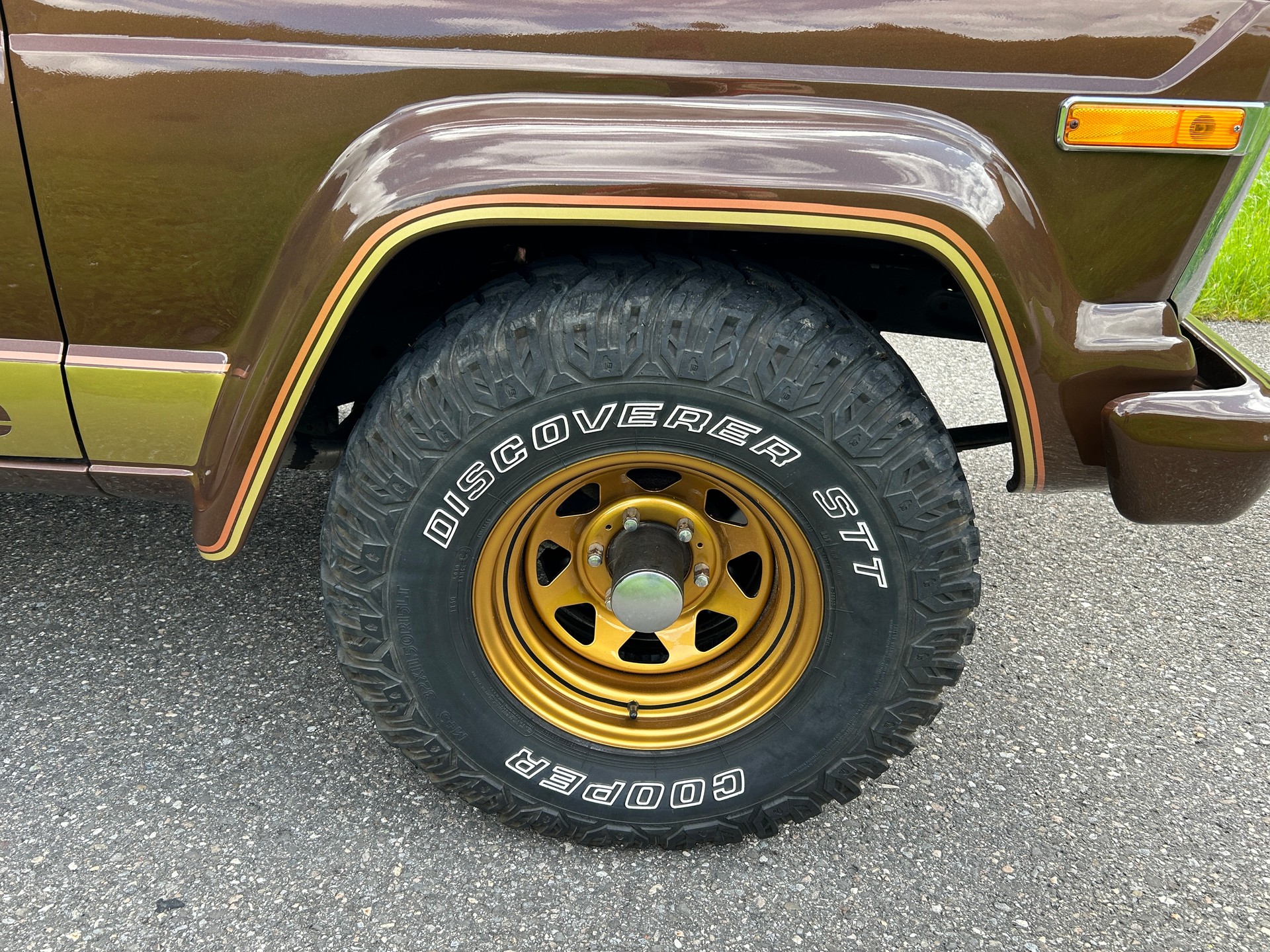 JEEP Cherokee Chief 5.9 V8 Golden Eagle-image-5