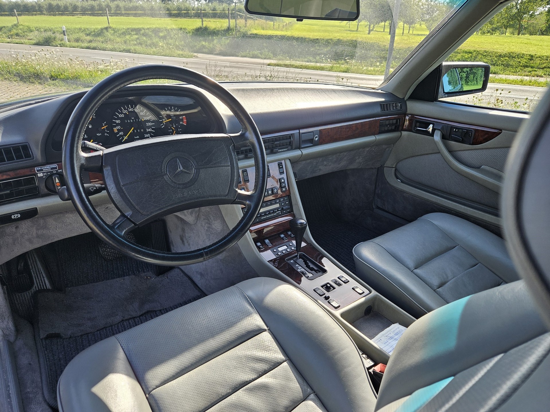MERCEDES-BENZ SEC 560-image-8