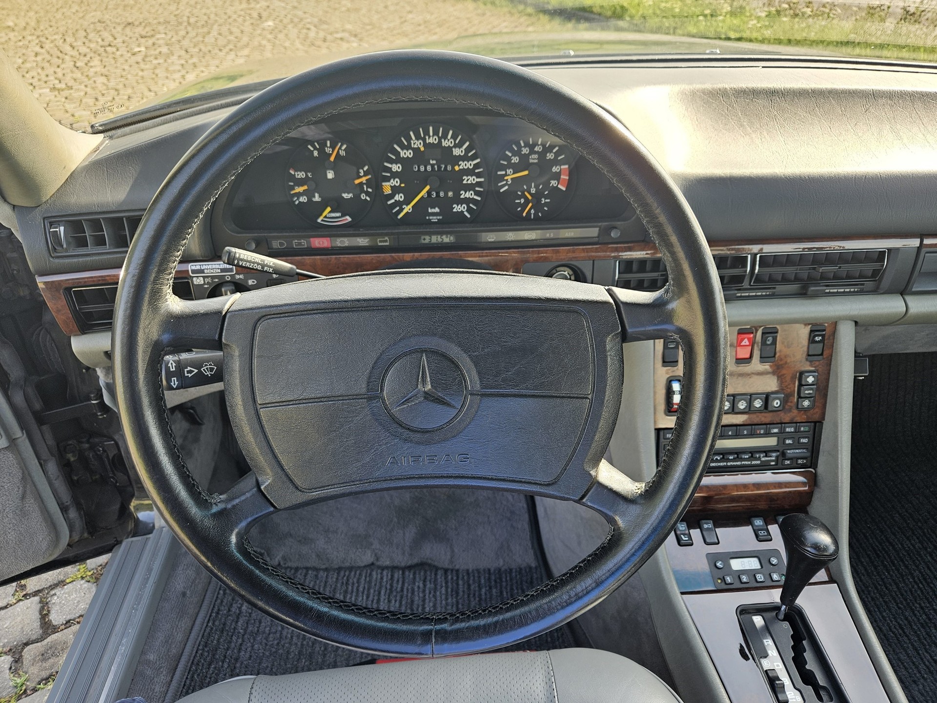 MERCEDES-BENZ SEC 560-image-9