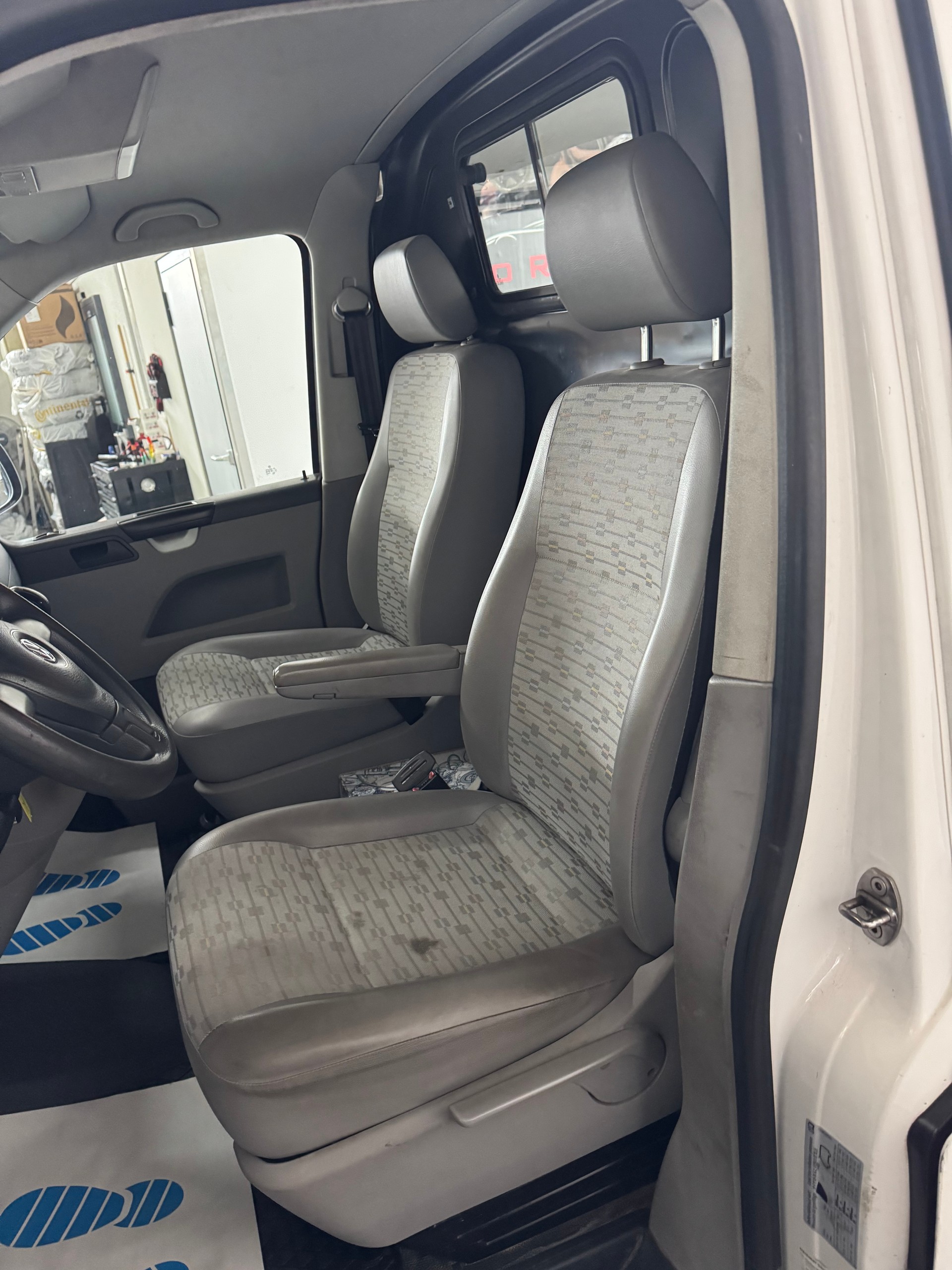 VW T5 2.0 Bi-TDI 4Motion DSG-image-12