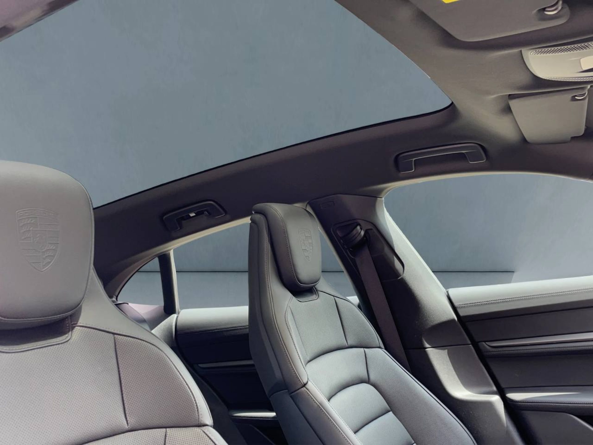 PORSCHE Taycan 4 Cross Turismo-image-11